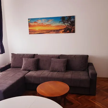 Emili Apartman